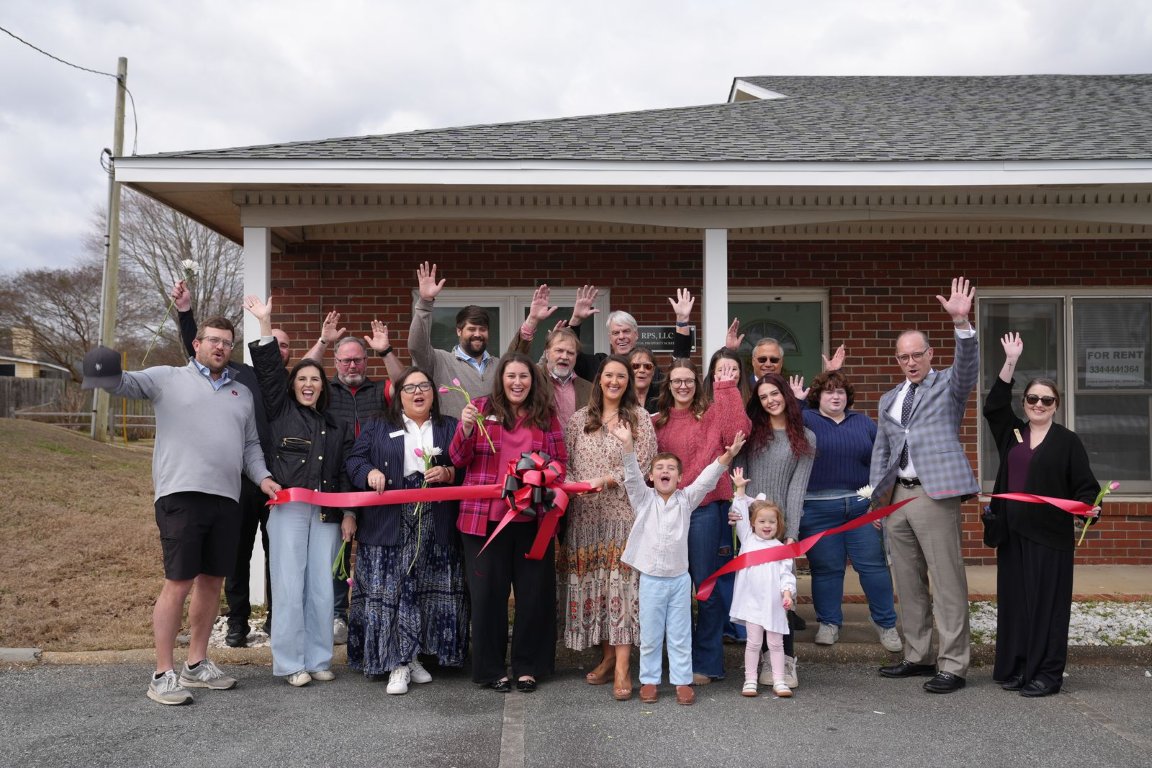 Opelika Chamber of Commerce ribbon cutting